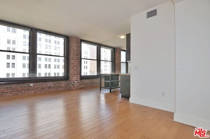 Property Photo: 460 S Spring St CA 90013