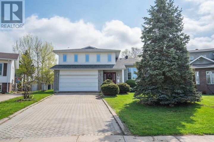 Property Photo:  212 Promenade Dr  ON P6B 5J6 