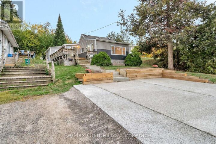 Property Photo: 78 Wallbridge Cres Crescent ON K8P 1Z4