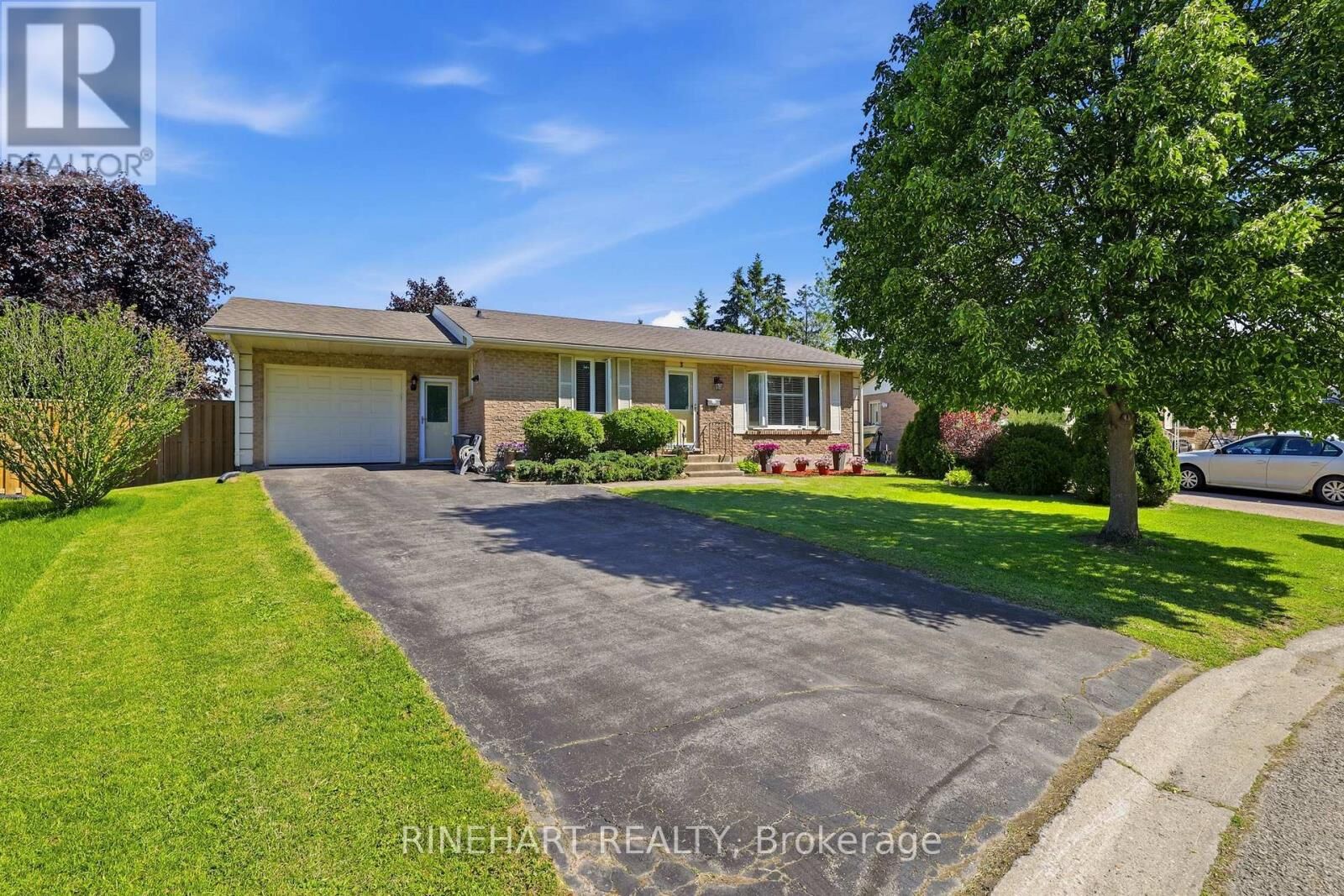 Property Photo:  3 Greenfield Court  ON N6E 1K9 