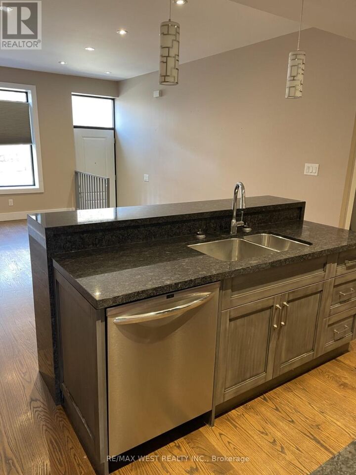Property Photo: 111 Lippincott Street Main ON M5S 2P2