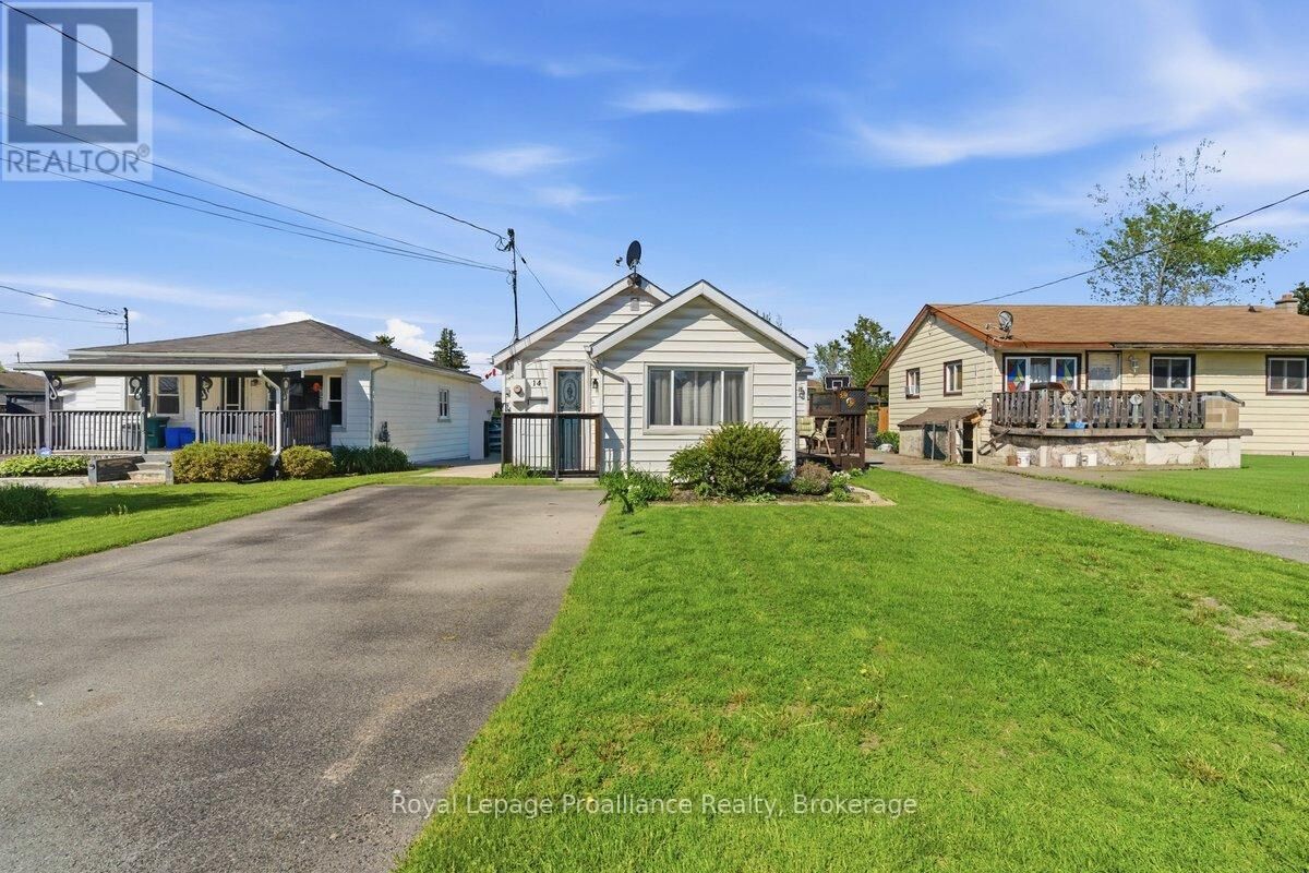 Property Photo: 14 Ramsay Avenue ON K8V 2P5