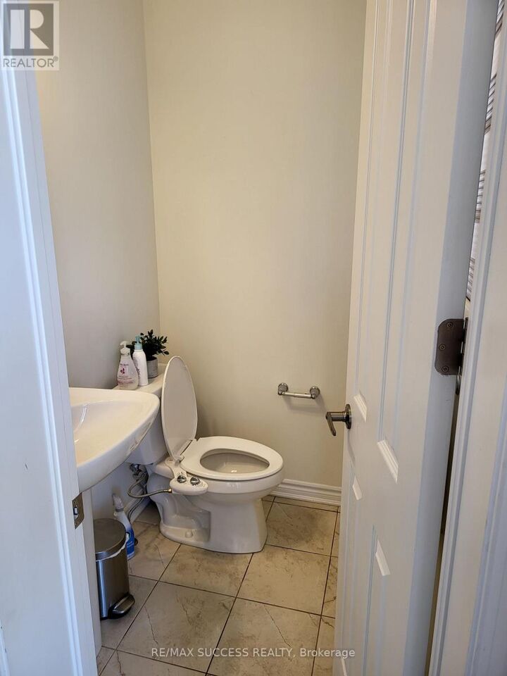 Property Photo: 725 Kennedy Circle West ON L9E 1R9
