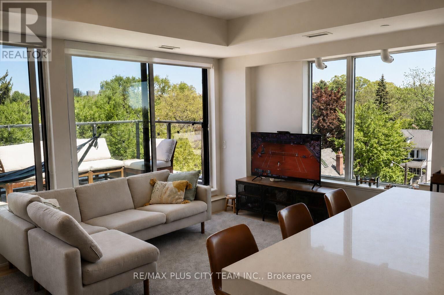 Property Photo: 1888 Queen Street East 507 ON M4L 1H4