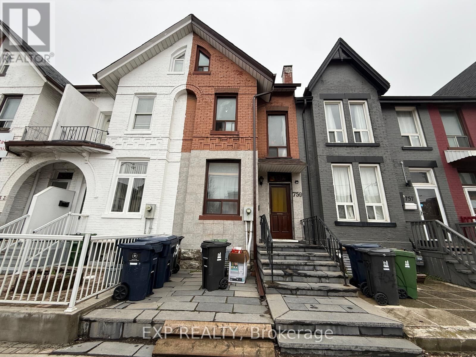 Property Photo: 759 Gerrard Street East 2nd Fl ON M4M 1Y5