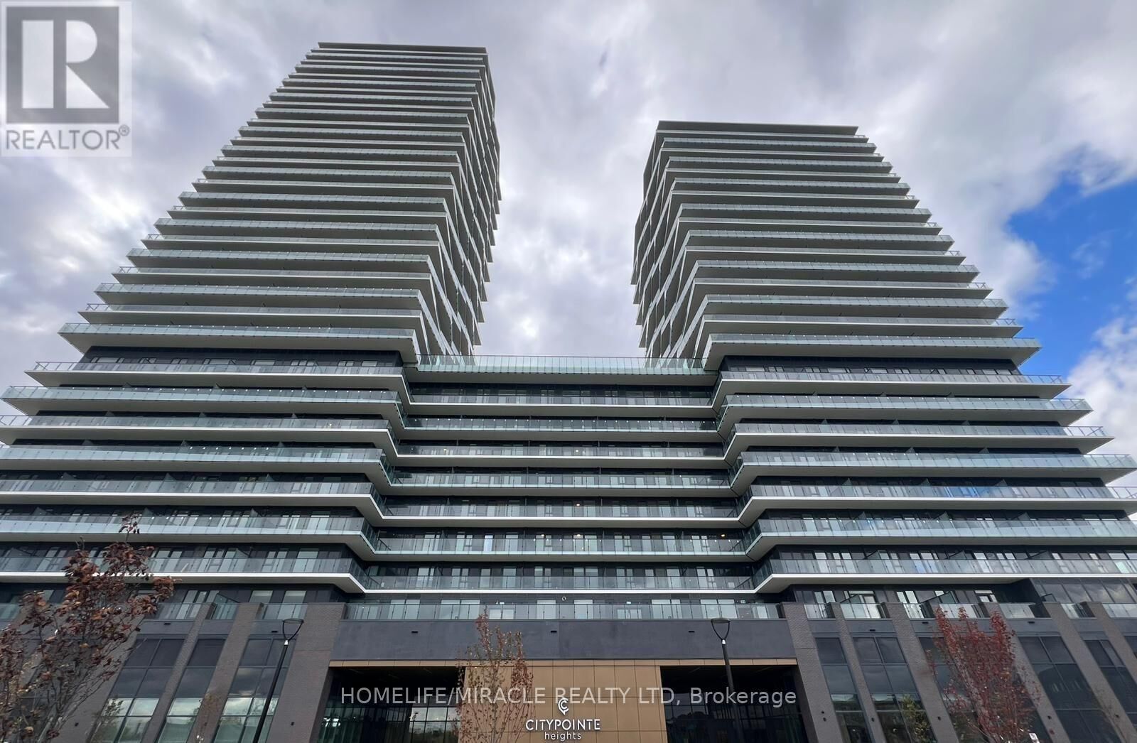 Photo de la propriété:  15 Skyridge Drive 2703  ON L6P 4S3 