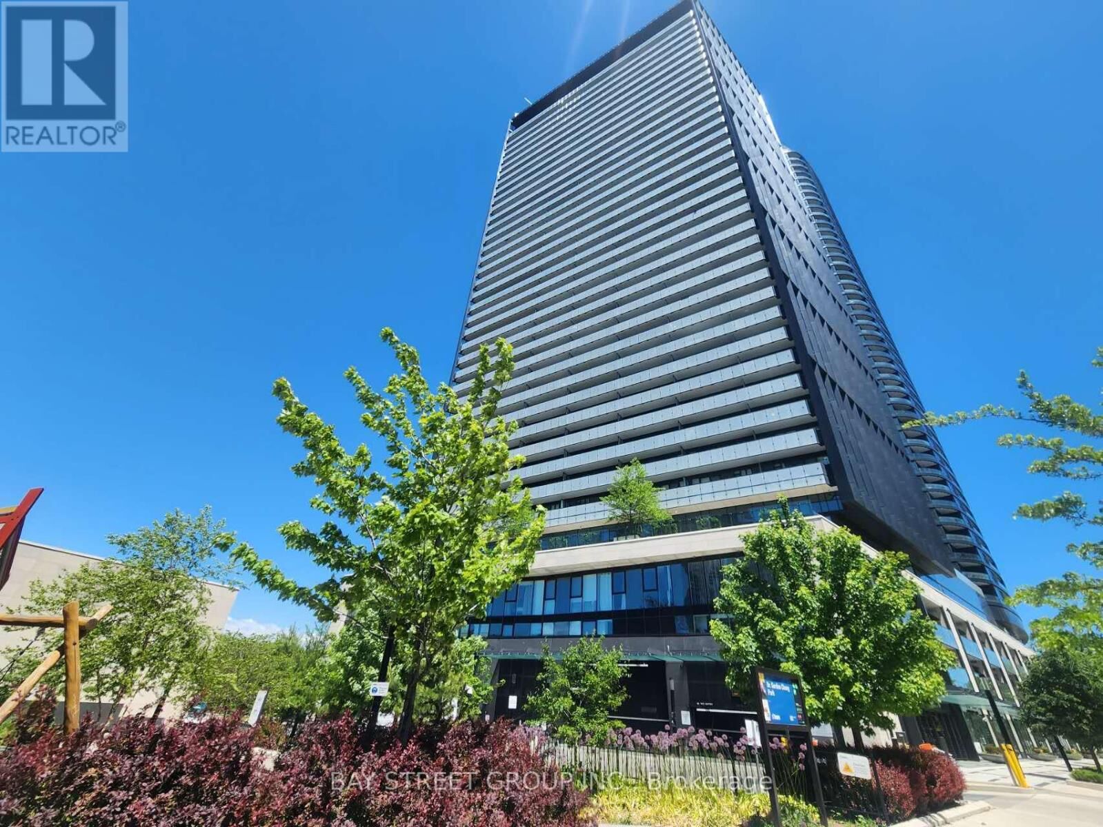 Property Photo: 585 Bloor Street East 2024 ON M4W 0B3