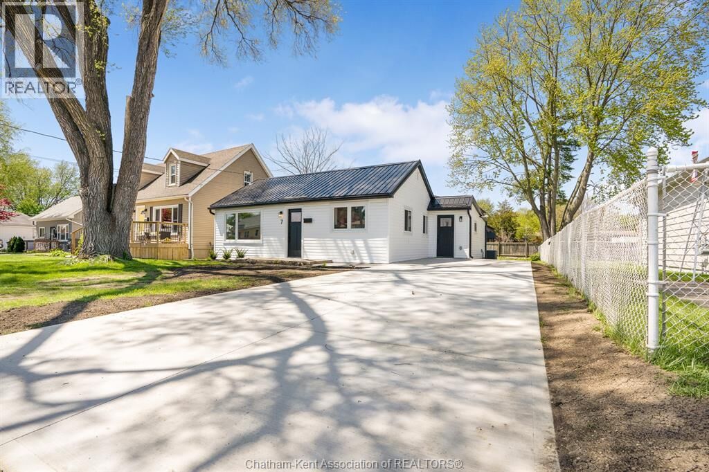 Property Photo: 7 Oxley Drive ON N7L 2K5
