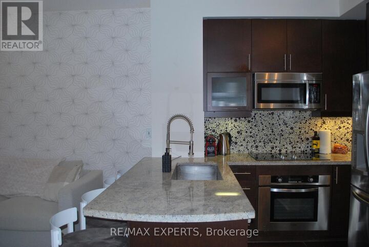 Property Photo:  35 Balmuto Street 803  ON M4Y 0A3 