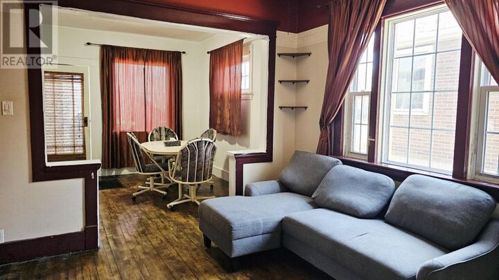 Property Photo:  283 Brock St E  ON P7E 4H3 