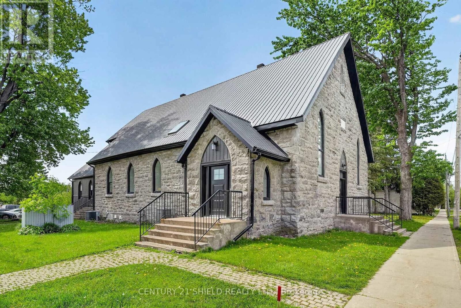 Property Photo:  12 Maple Street  ON K0C 1N0 