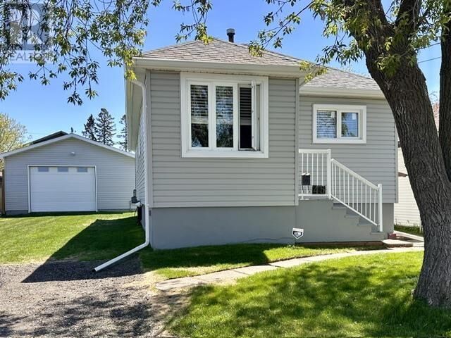 Property Photo: 45 Kenogamia Ave N ON P7A 6C8