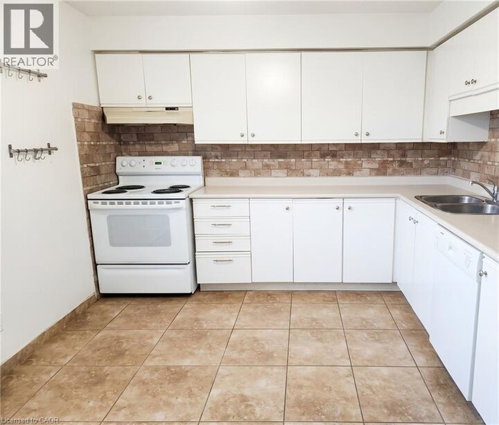 Property Photo:  55 Green Valley Drive 1607  ON N2P 1Z6 