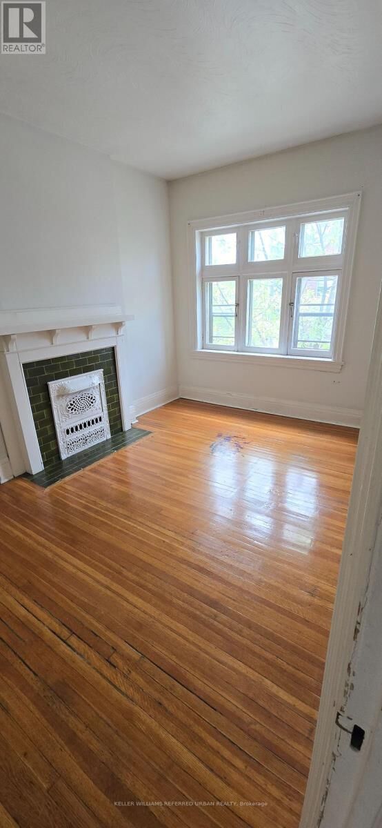 Property Photo: 99 Roncesvalles Avenue 2 ON M6R 2K9