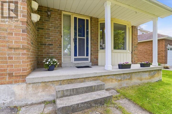 Photo de la propriété:  3 Walbridge Court  ON L1C 4B7 