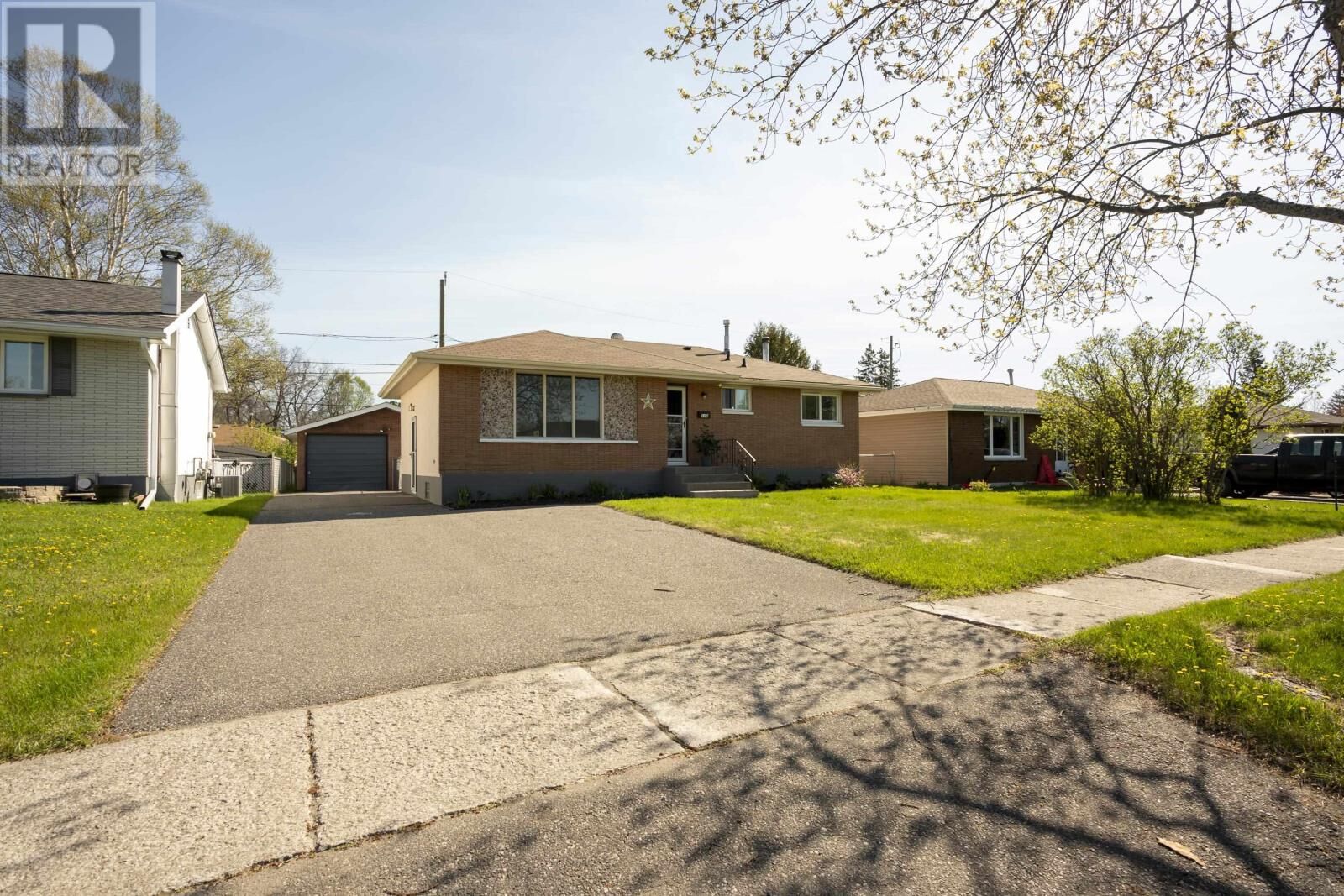 Property Photo:  112 Ibbetson St  ON P7A 7J9 