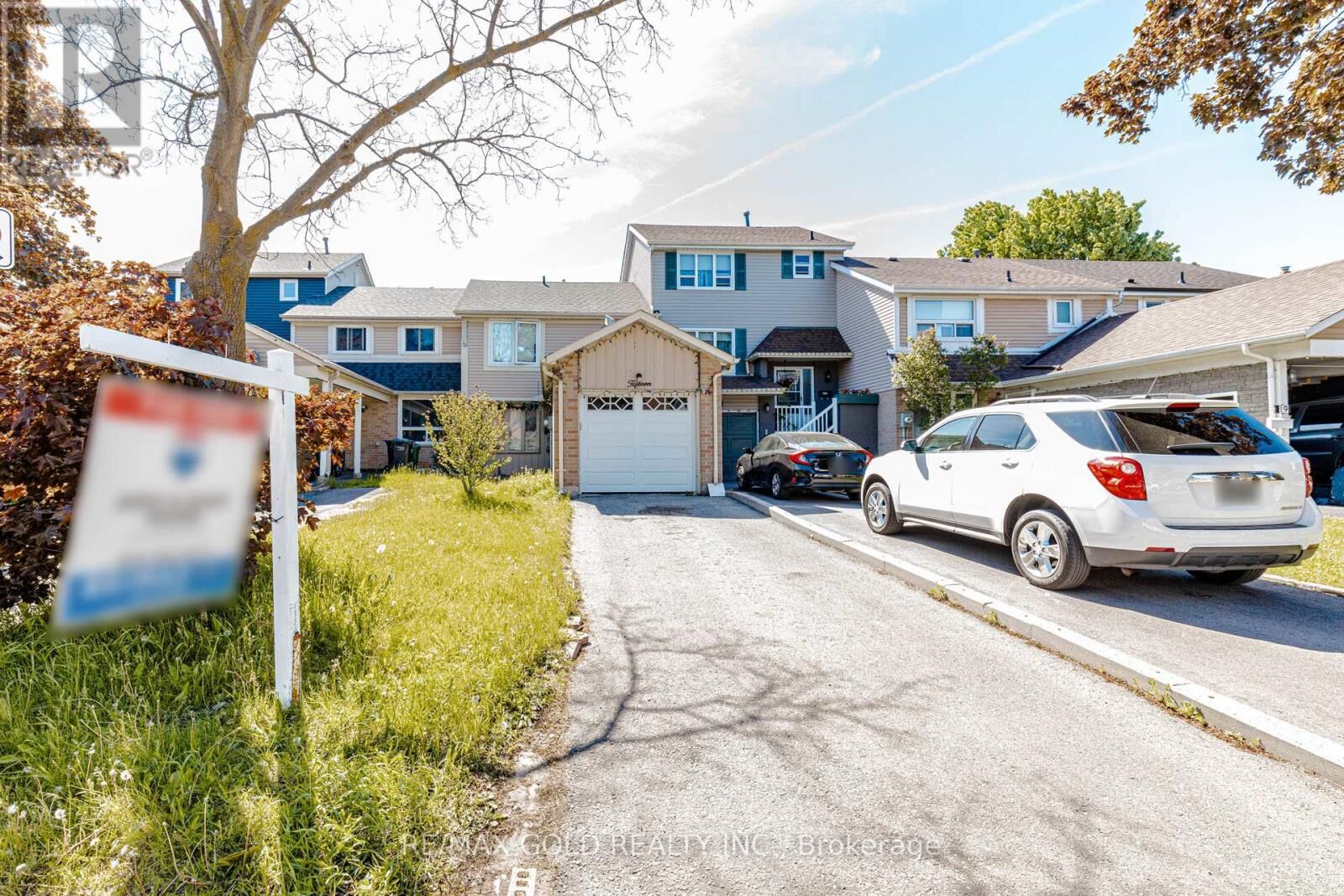 Property Photo:  15 Courtleigh Square  ON L6Z 1J2 