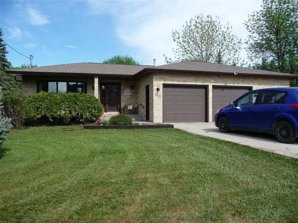 Property Photo: 202 Second St East Street MB R0A 0X0