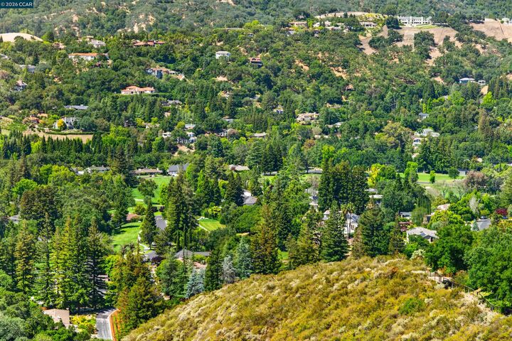 Property Photo:  554 Oakshire Pl  CA 94507 