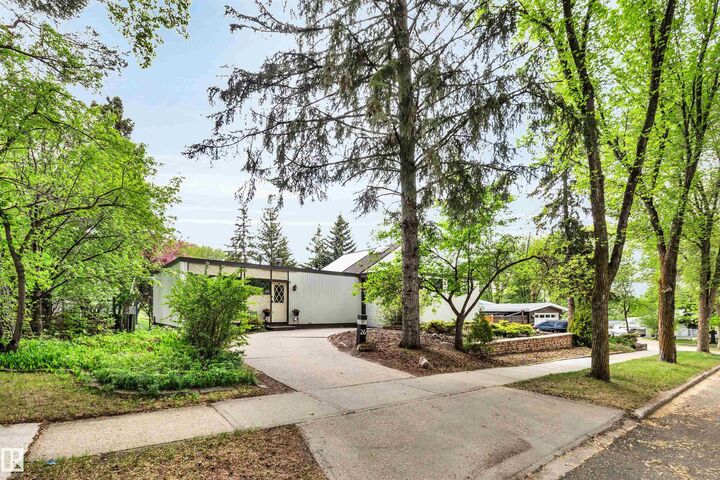 Property Photo: 26 Sable Crescent AB T8N 0H1