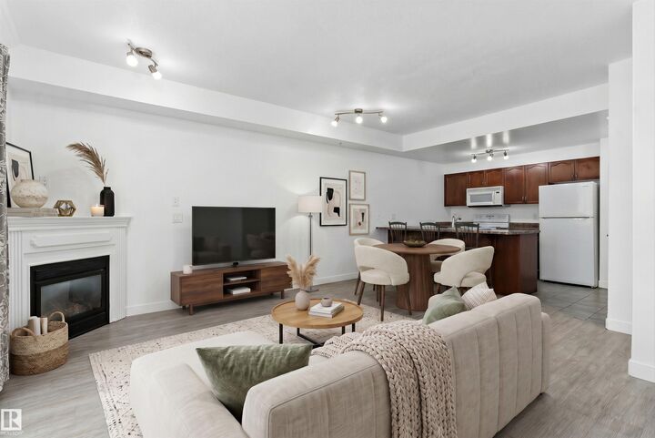 Property Photo: 9939 109 Street NW 902 AB T5K 1H6