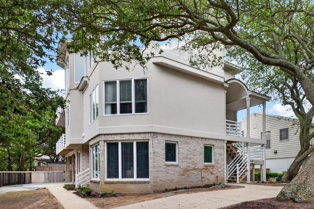 Property Photo:  2310 Maple St  VA 23451 