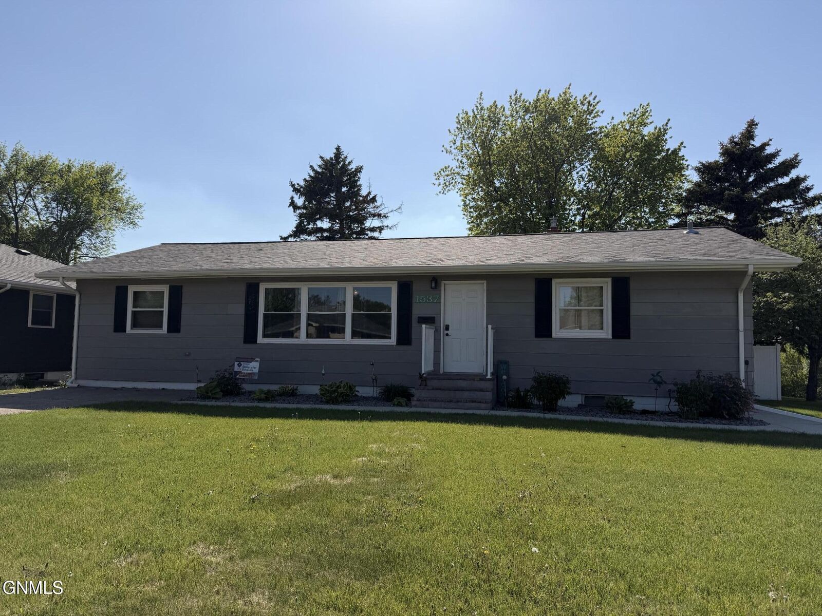 Property Photo:  1537 4th Avenue NE  ND 58401 