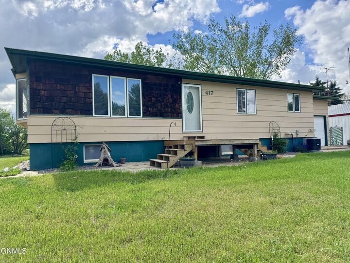 Property Photo:  417 4th Avenue SW  ND 58523 