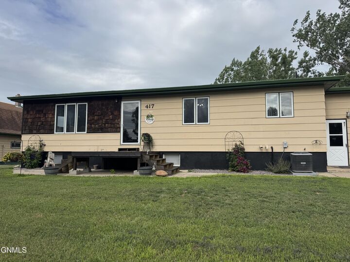 Property Photo: 417 4th Avenue SW ND 58523
