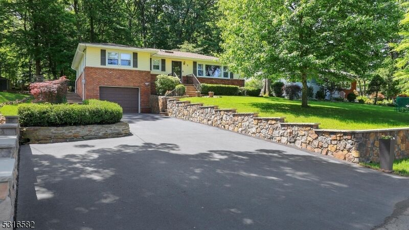Property Photo:  5 Johanna Ln  NJ 07069 