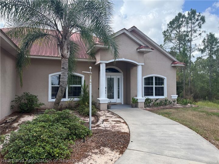 Property Photo: 3100 Peachtree Drive FL 33852