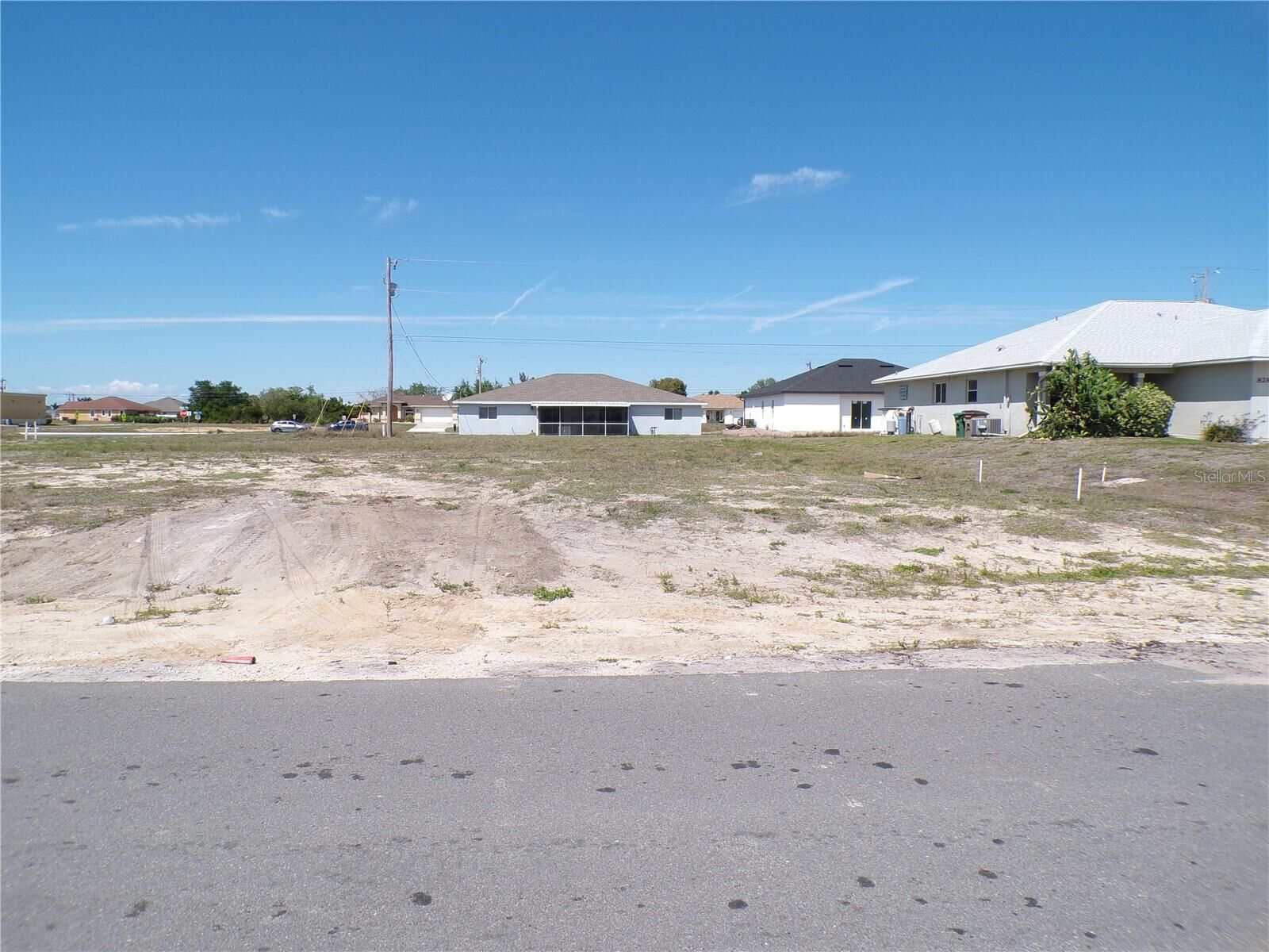 Property Photo:  825 NE 15th Lane  FL 33909 