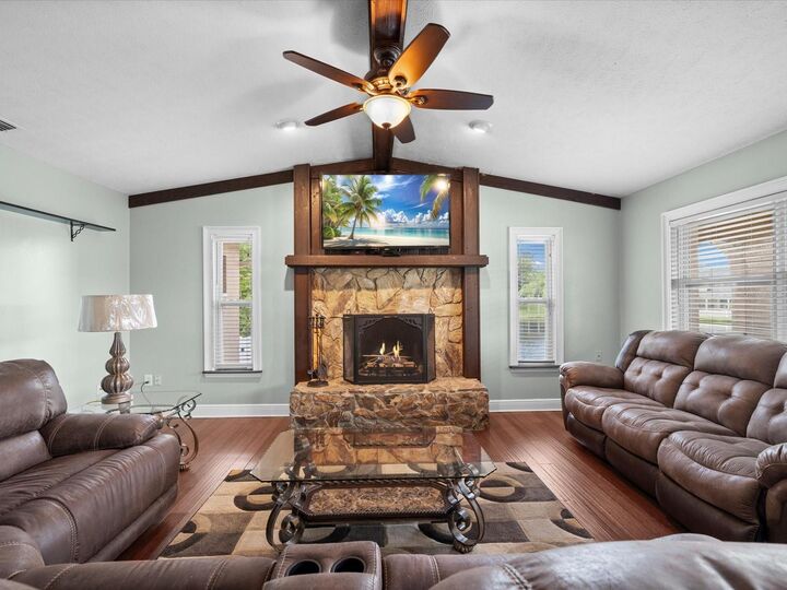 Property Photo:  5904 Springrun Court  FL 34690 