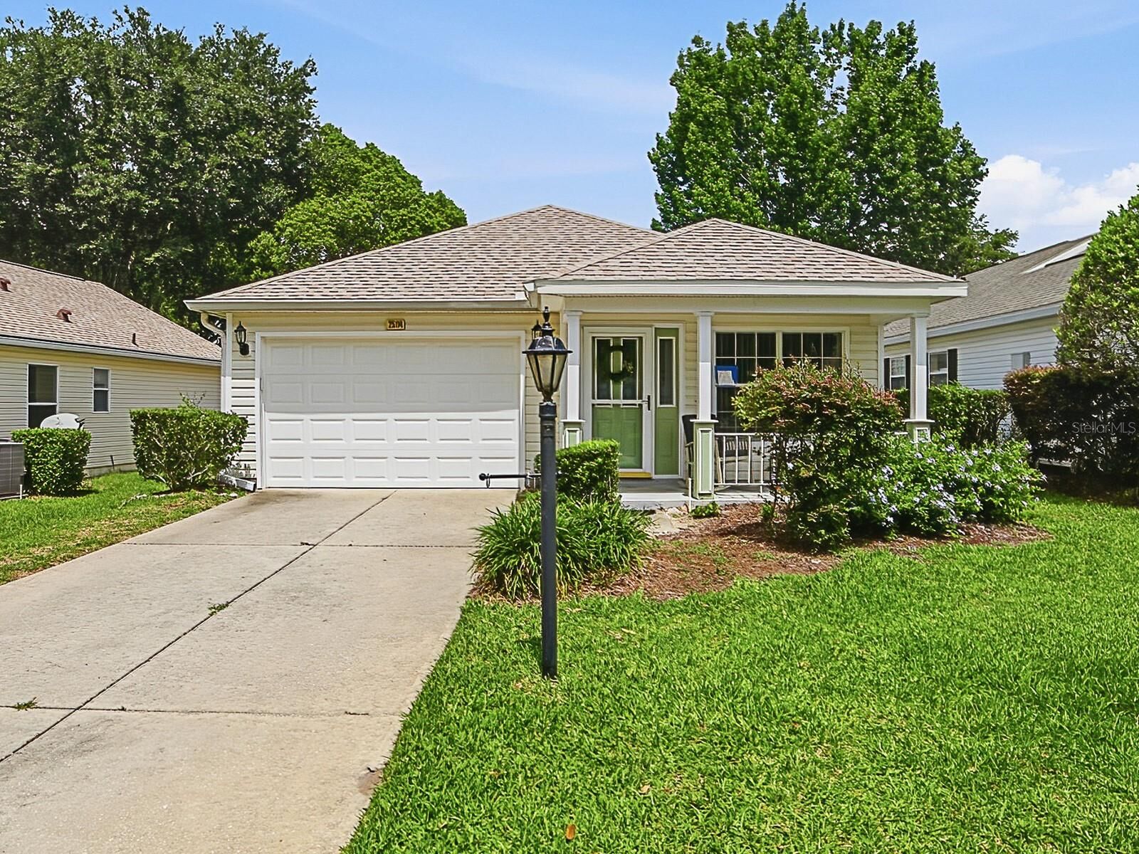 Property Photo:  25114 Cranes Roost Circle  FL 34748 