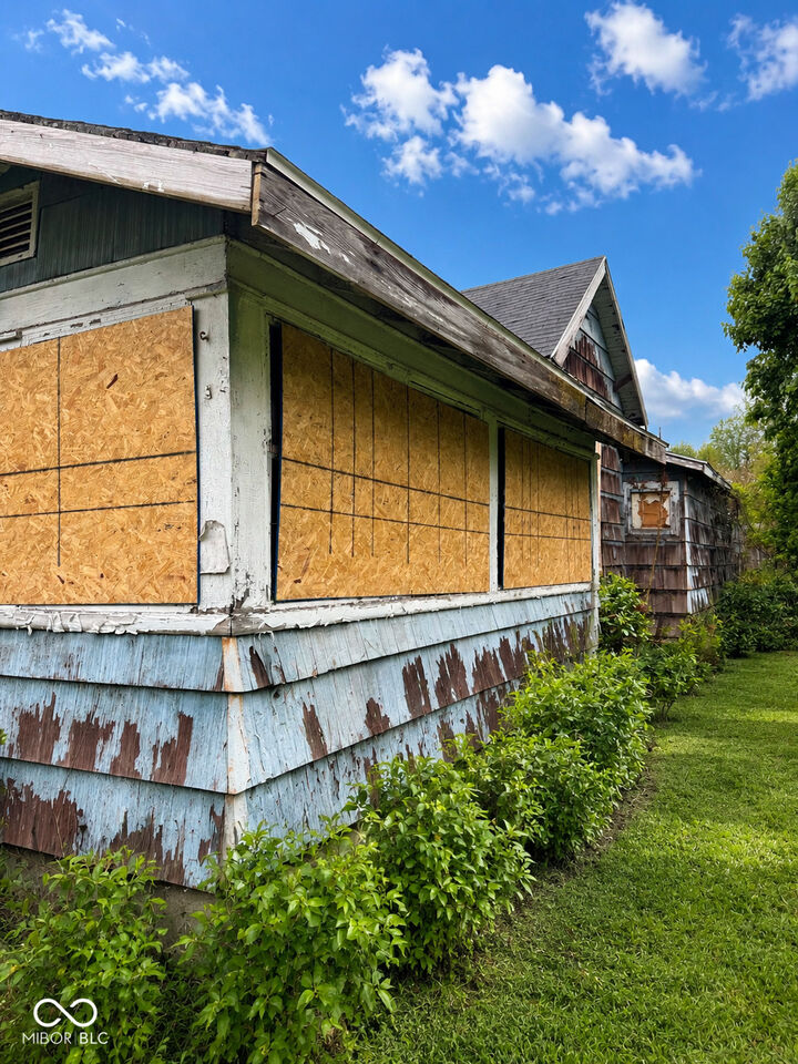 Property Photo:  2405 S Boots Street  IN 46953 