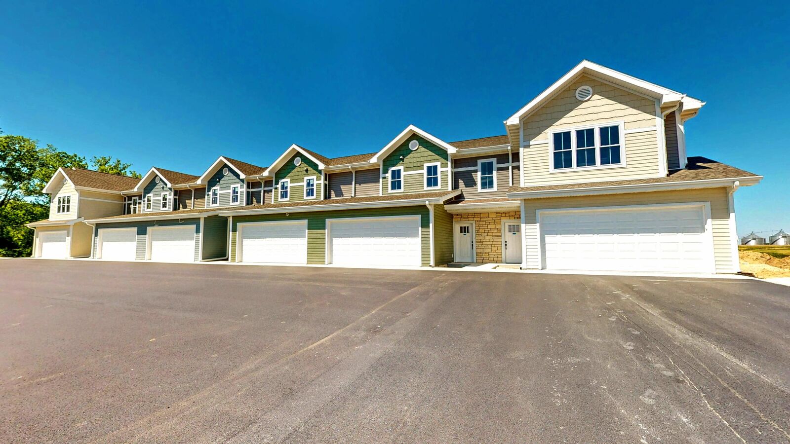 Property Photo: 204 Settlers Dr WI 53549