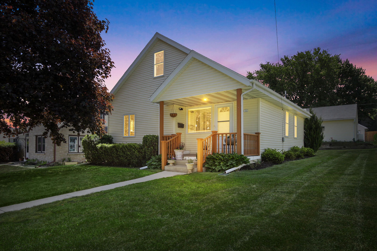 Property Photo:  721 W Larabee St  WI 53074 