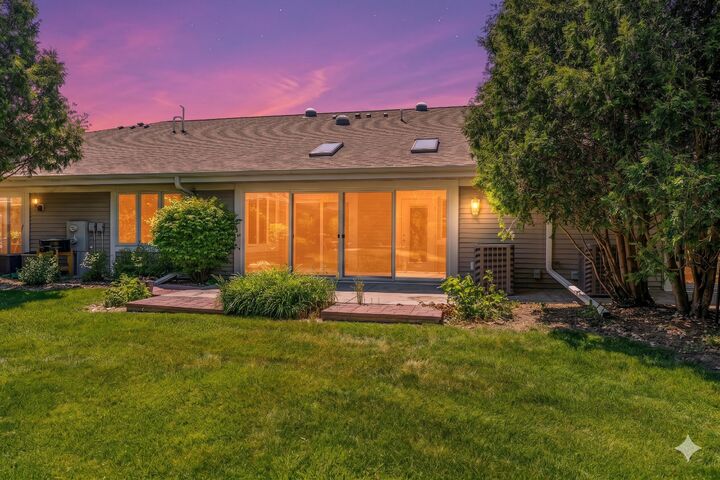 Property Photo: 11014 Mequon Square Dr WI 53092