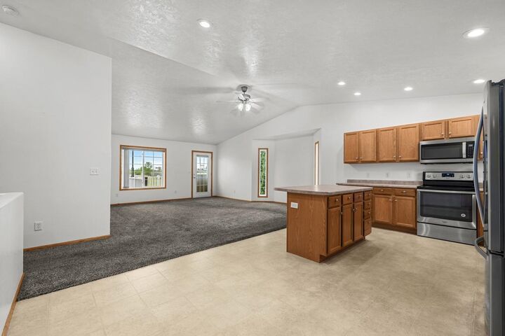 Property Photo:  828 24th Ave SW  ND 58701 