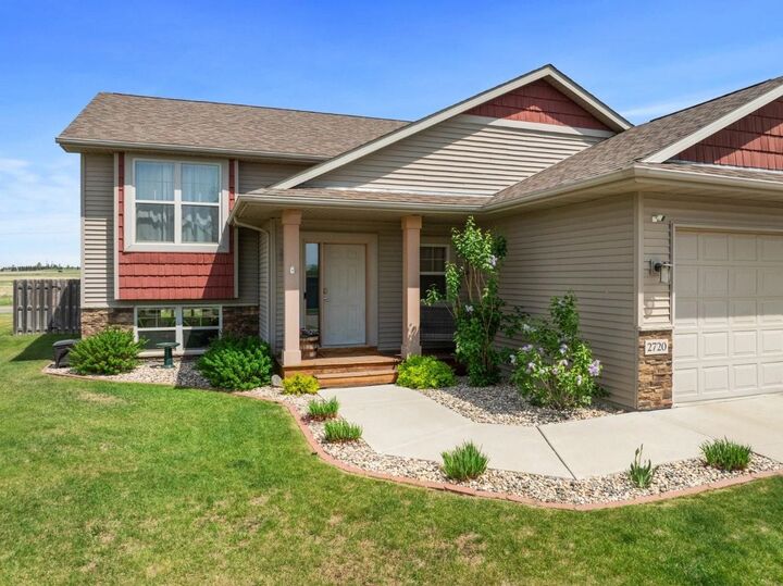 Property Photo: 2720 Heritage Dr NW ND 58703
