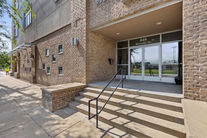 Property Photo: 648 Riverside Dr 204 TN 38103