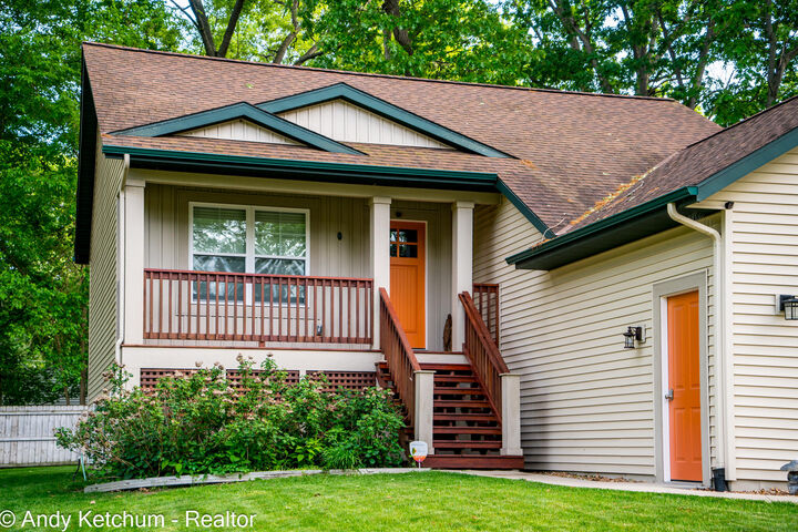 Property Photo:  404 3rd Avenue  MI 49424 