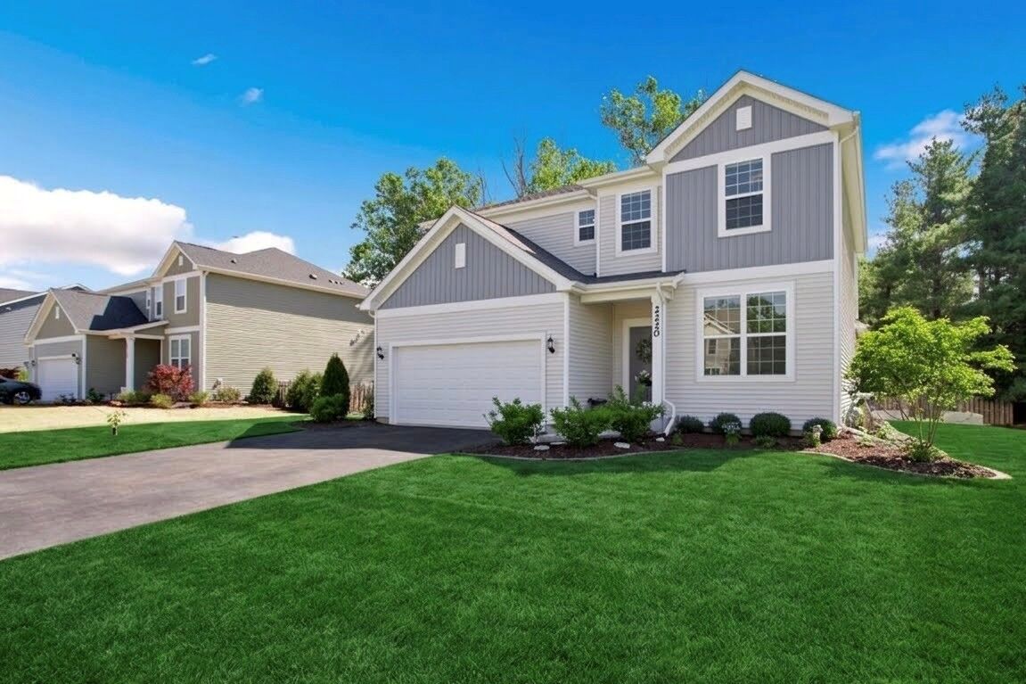 Property Photo: 2220 Walnut Glen Boulevard IL 60042