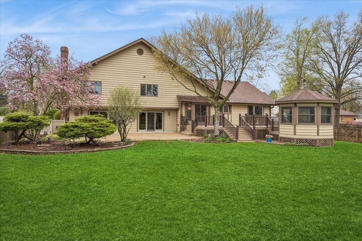 Property Photo:  6037 Dunham Road  IL 60516 