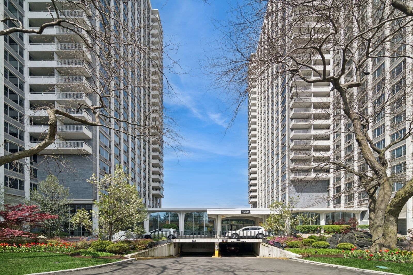 Property Photo:  4250 N Marine Drive 1903  IL 60613 
