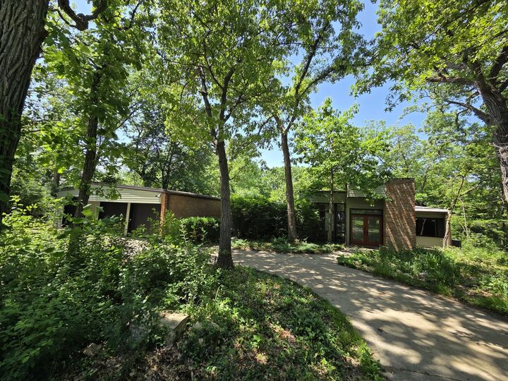 Property Photo:  1620 Cambridge Avenue  IL 60422 
