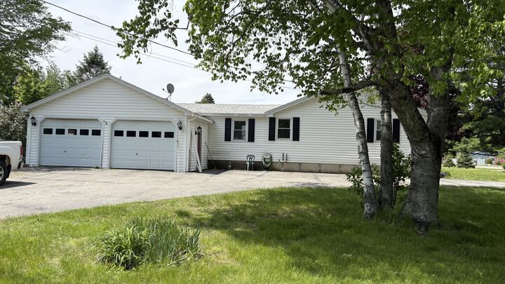 Property Photo:  2 Sunrise Circle  ME 04330 