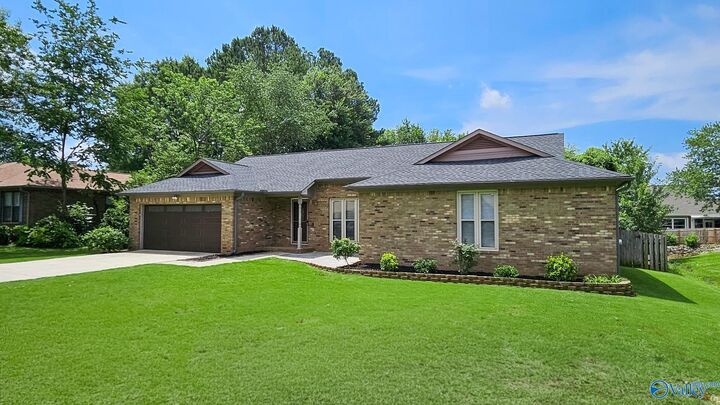 Property Photo:  230 Pin Oak Drive  AL 35758 