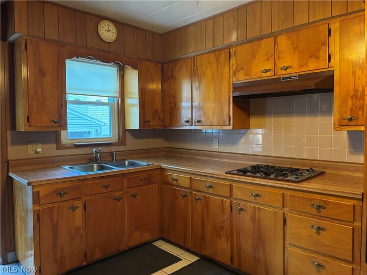 Property Photo:  1023 South Street  OH 44446 
