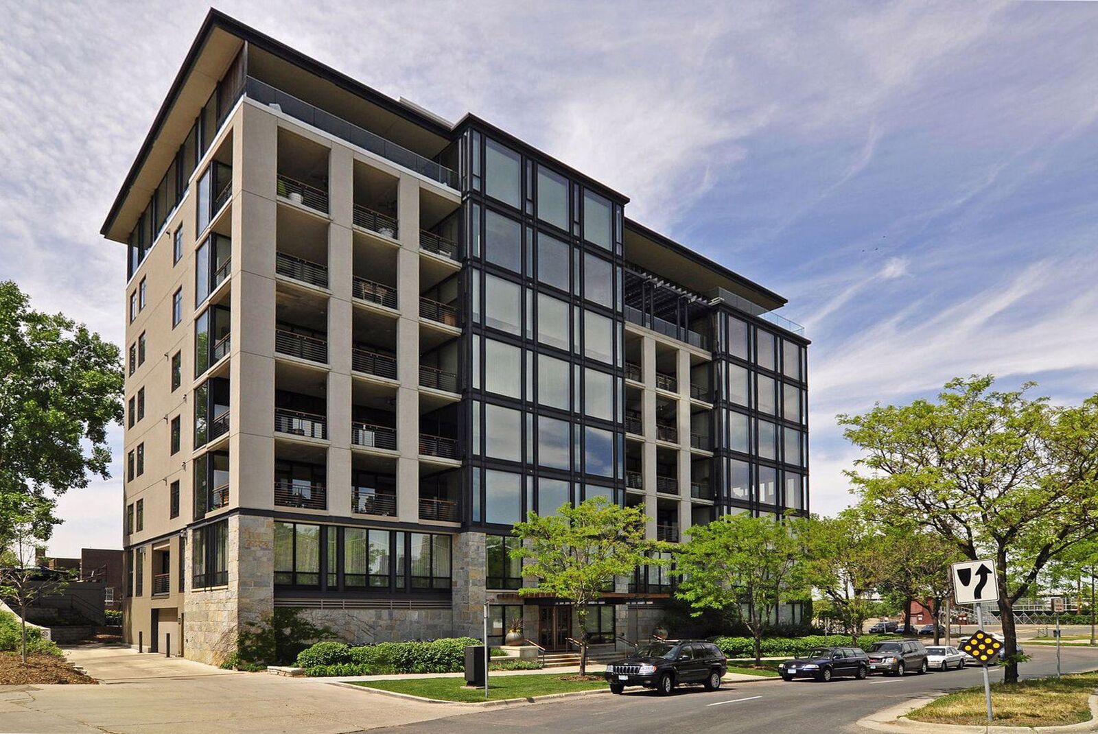 Property Photo:  301 Kenwood Parkway 302  MN 55403 